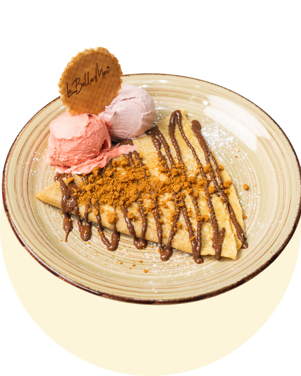 Delicioso helado combinado con crepa - La Bella Meri